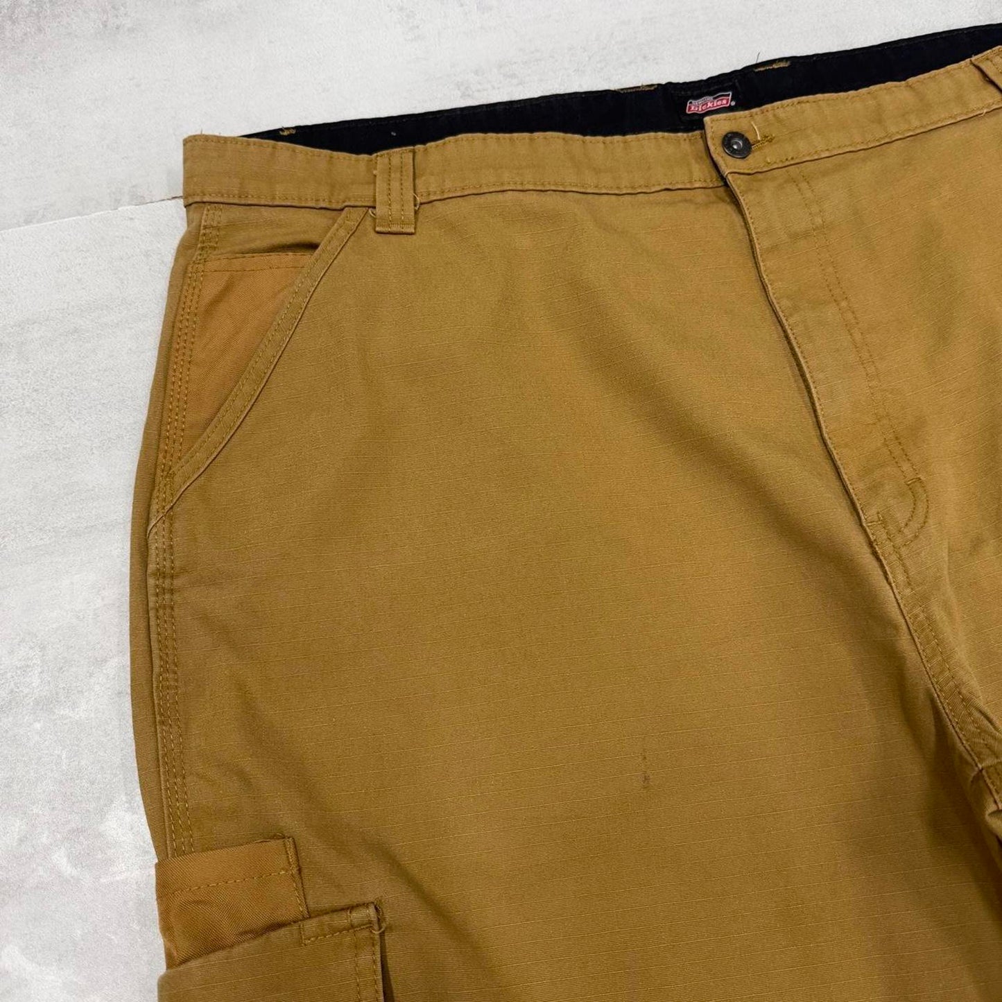 Tan Dickies cargo shorts W44