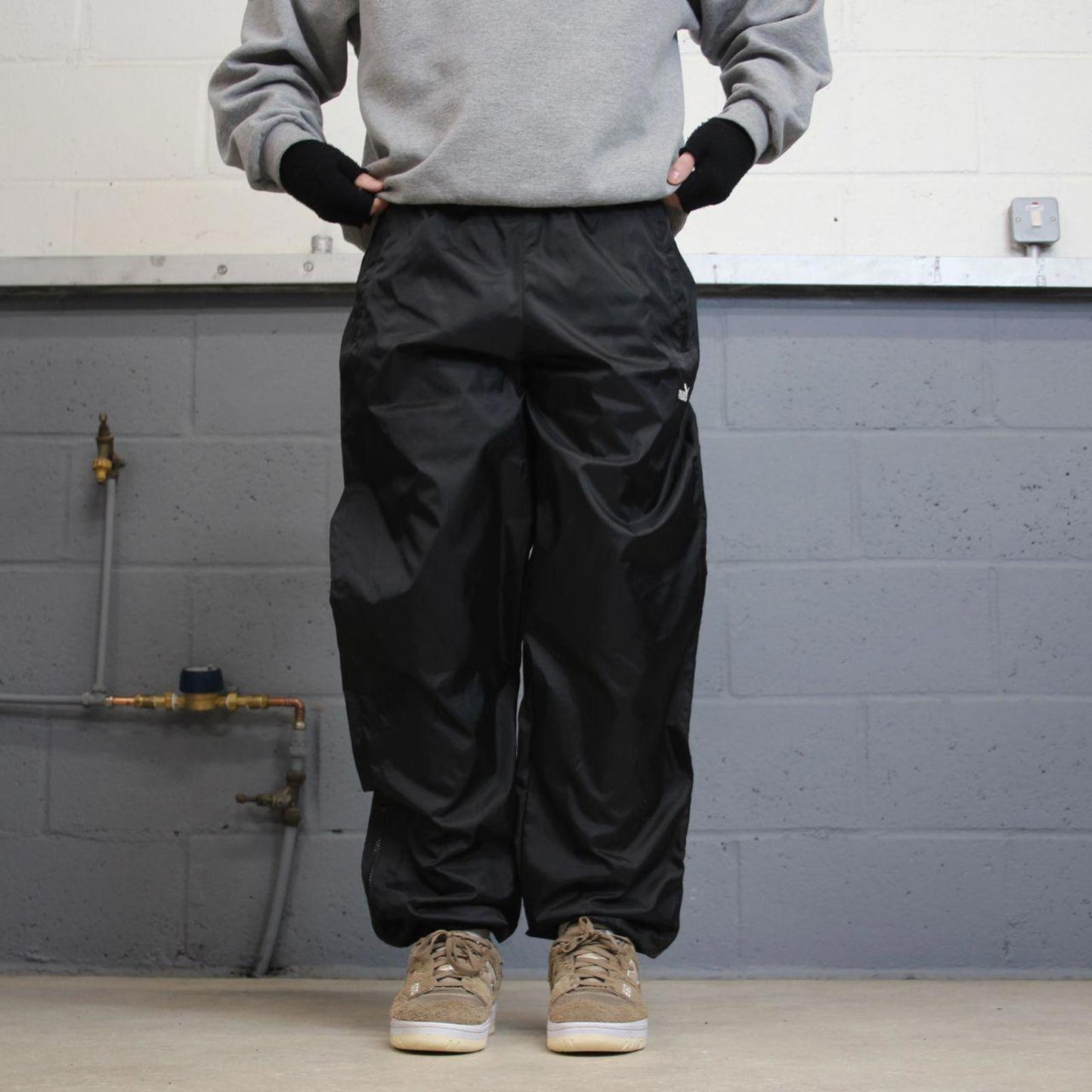 Baggy Puma trackies Large loose y2k floaty leg joggers embroidered logo shell suit pants