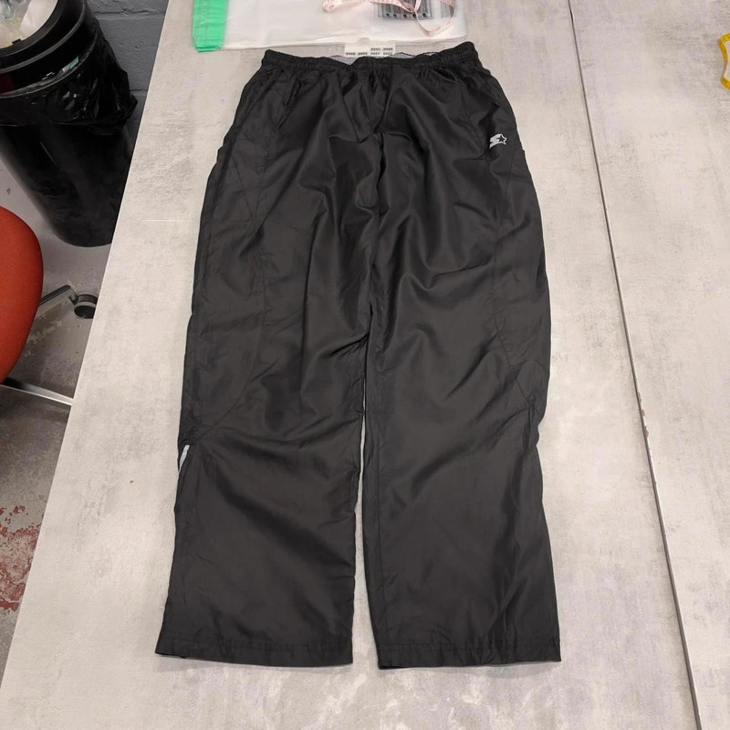 Black Starter tracksuit bottoms M Loose y2k shell suit trackies print logo