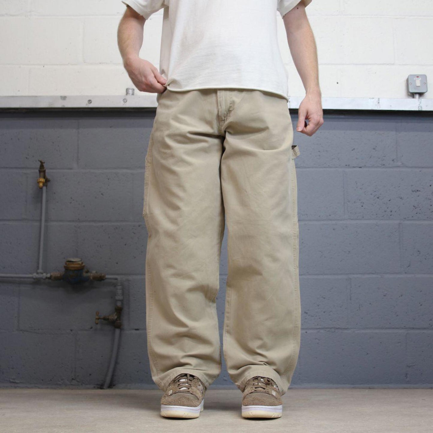 Beige Wrangler carpenter pants W34L32 loose cargo skater style jeans