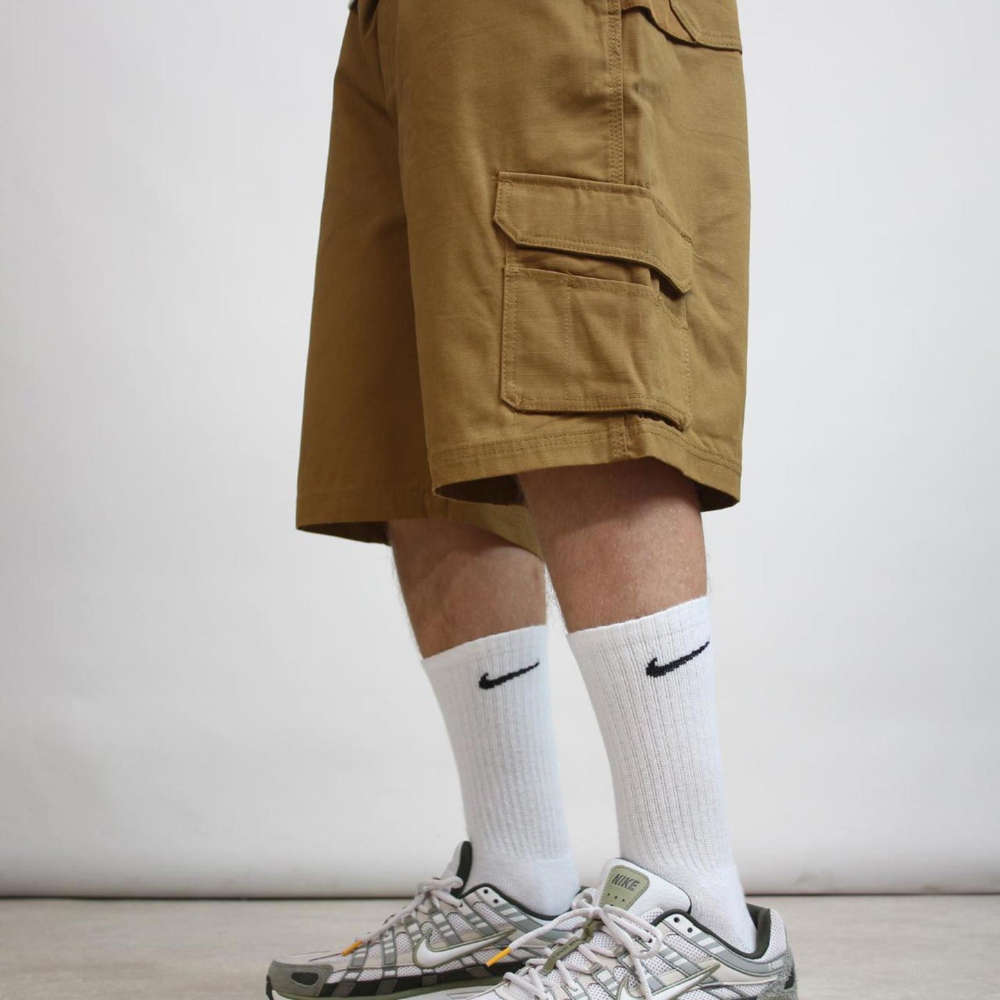Baggy Tan Dickies cargo shorts W40