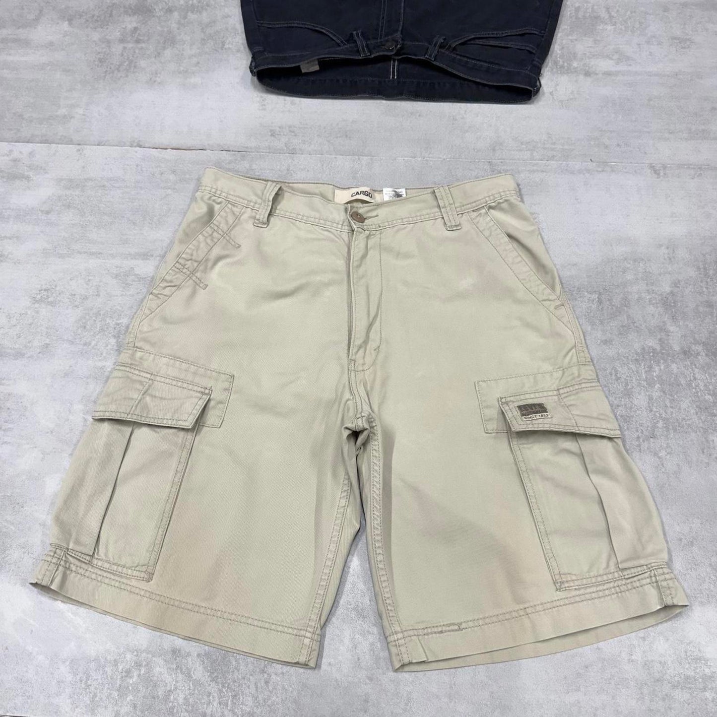 Mens baggy Levis cargo shorts W34