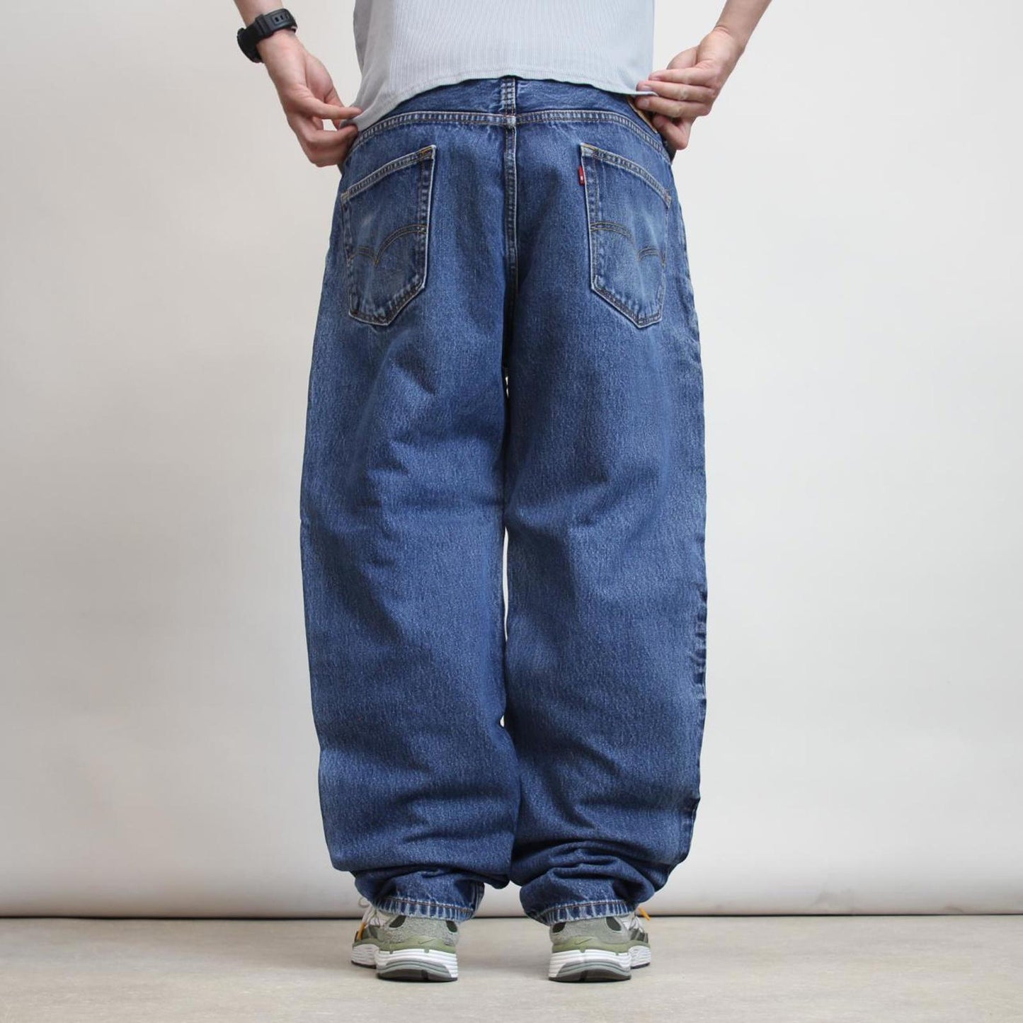 Baggy blue Levis 550 jeans W40L32 skater 90s style jeans red tab logo
