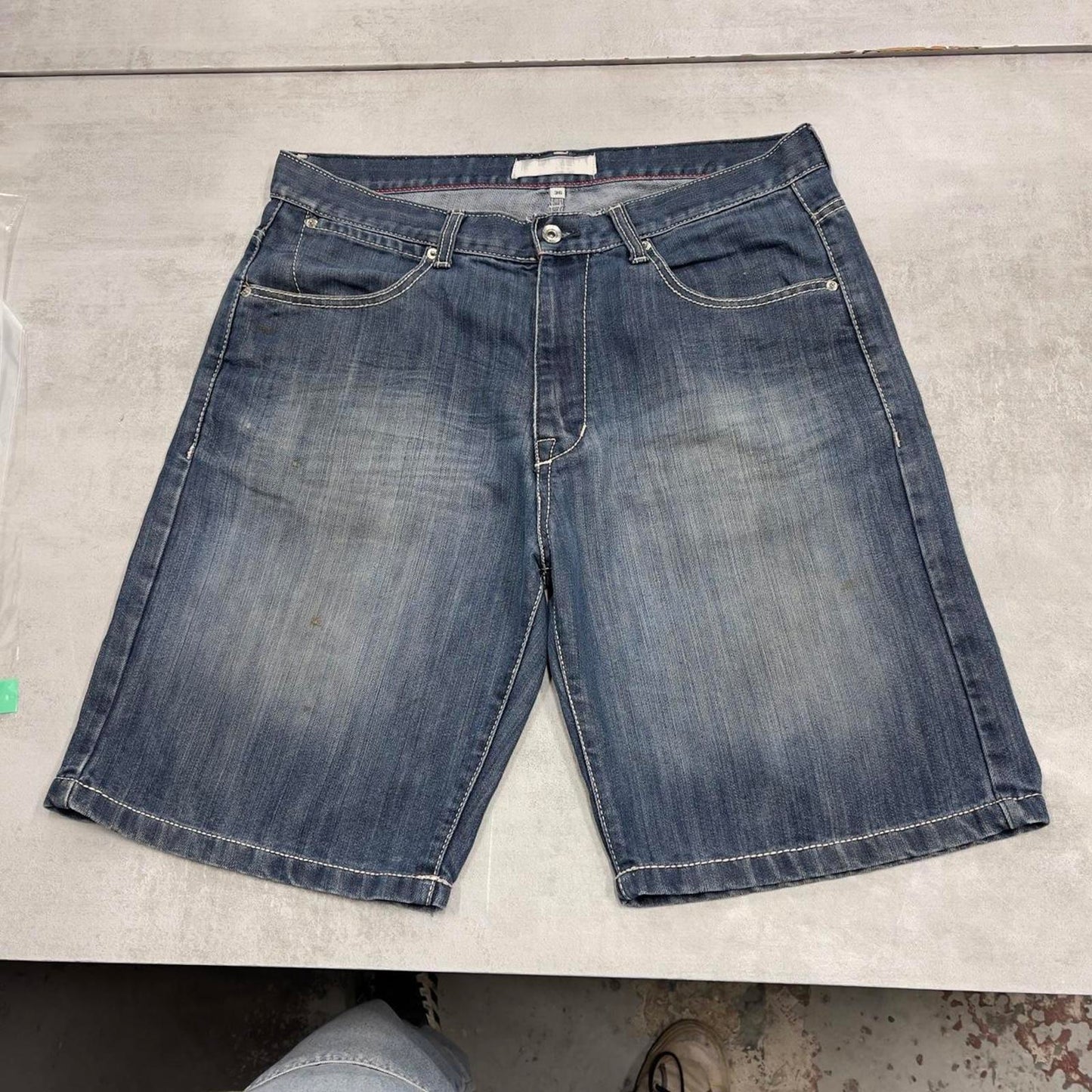 Mens baggy denim shorts W36