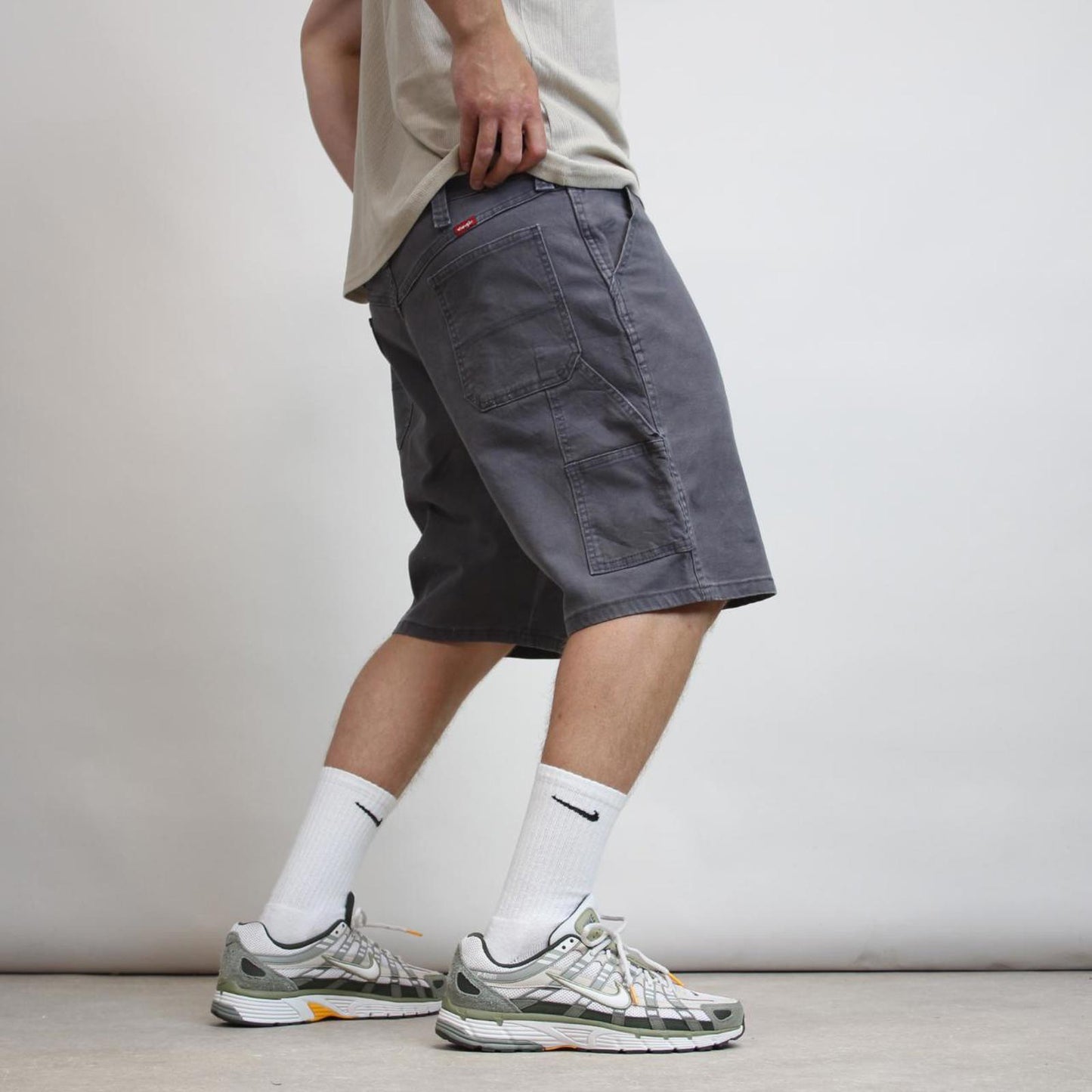 Mens baggy Wrangler carpenter jorts W38