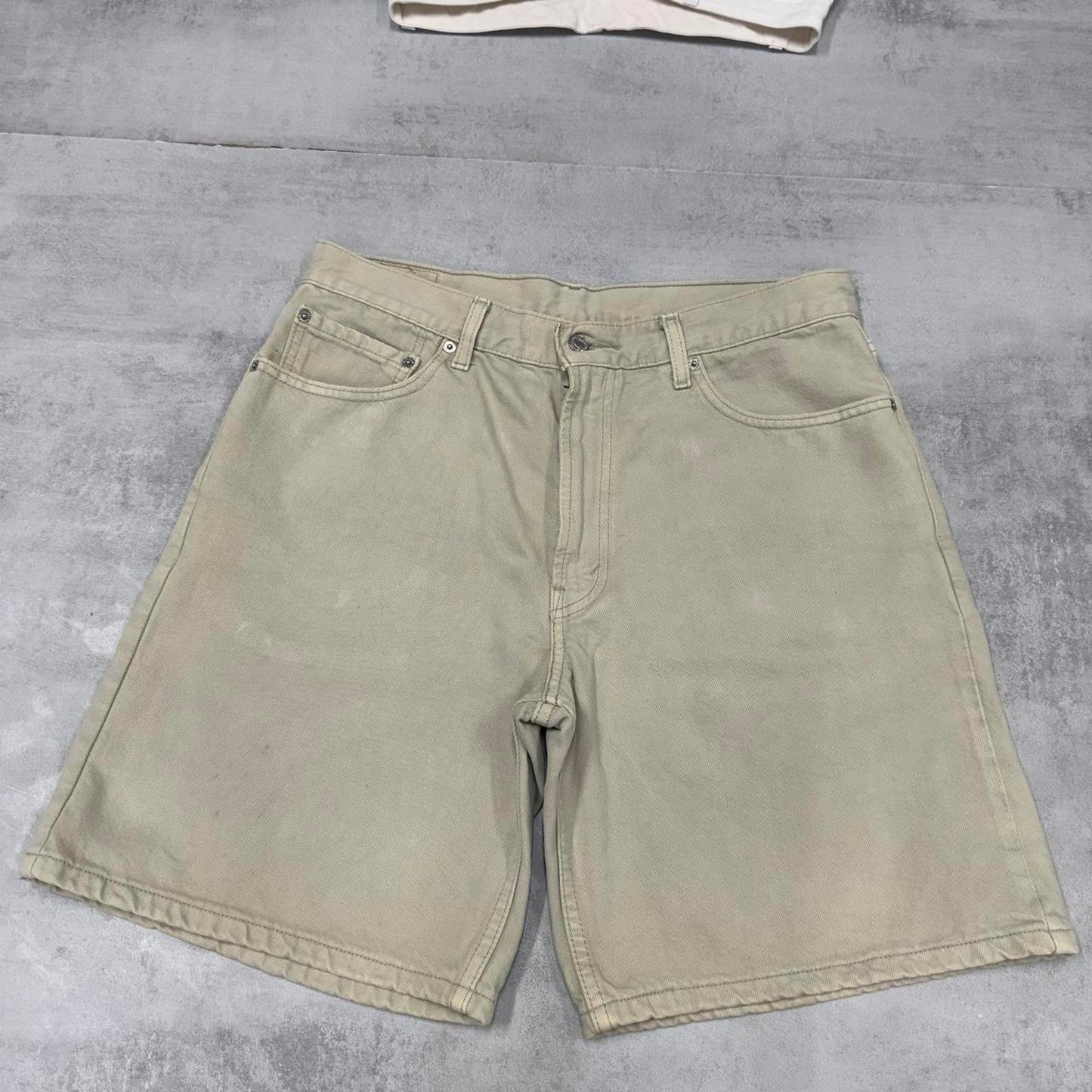 Vintage mens Levi’s 550 jorts W34