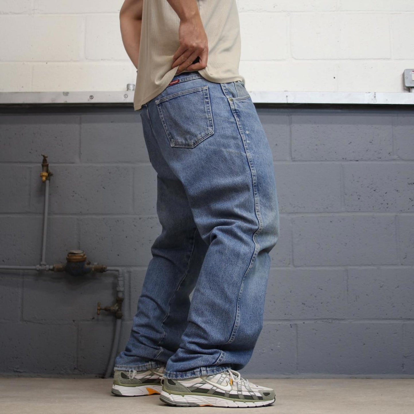 Mens Loose Wrangler jeans W40 L32