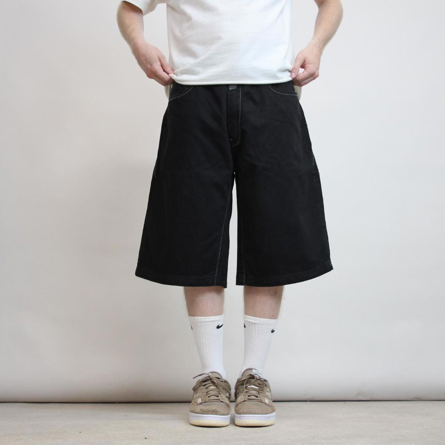 Baggy black Akademiks embroidered jorts W36 wide leg denim embroidered design skater style shorts