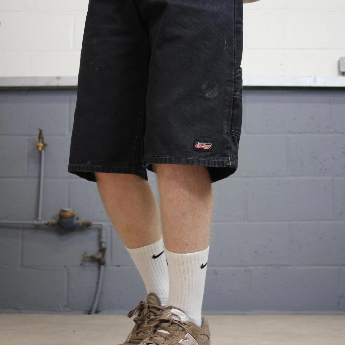 Mens black Dickies carpenter jorts W32