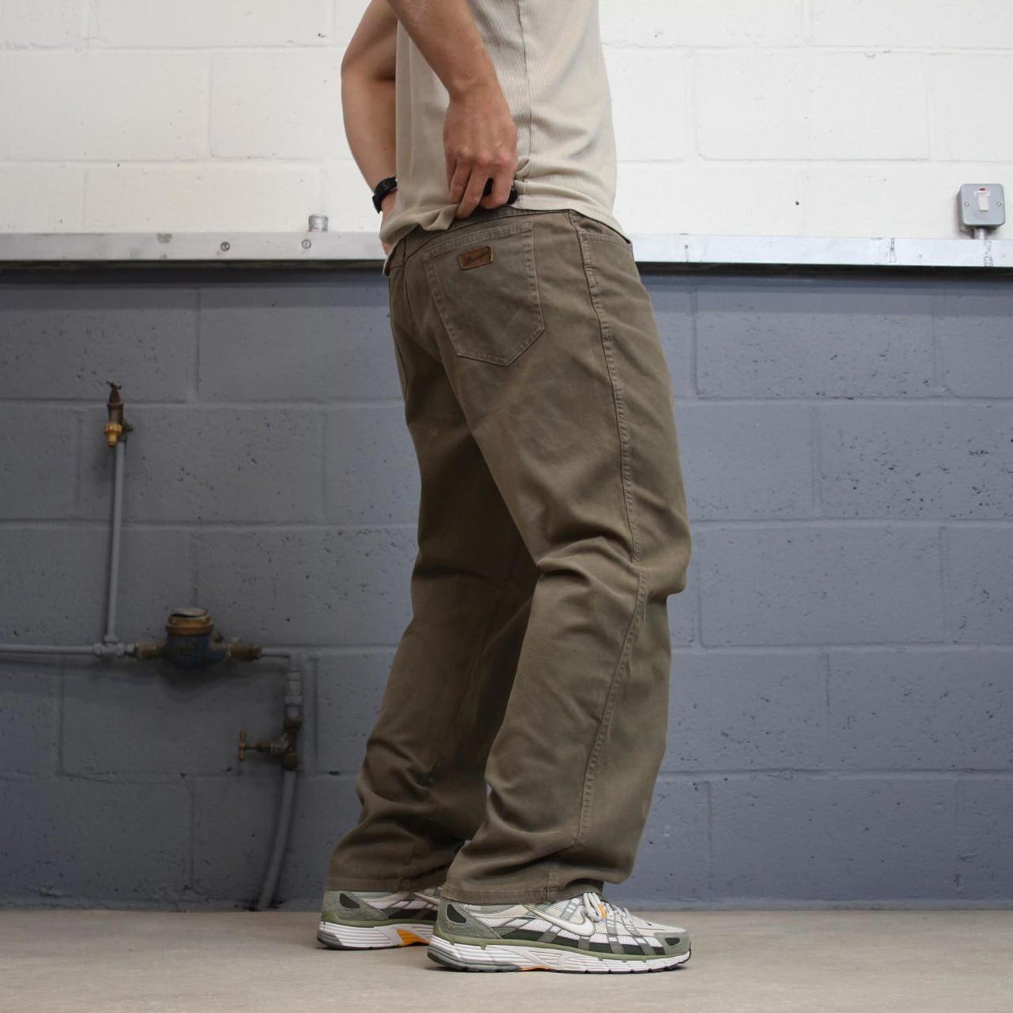 Vintage Khaki Wrangler jeans W40 L31 Loose stretch skate style trousers