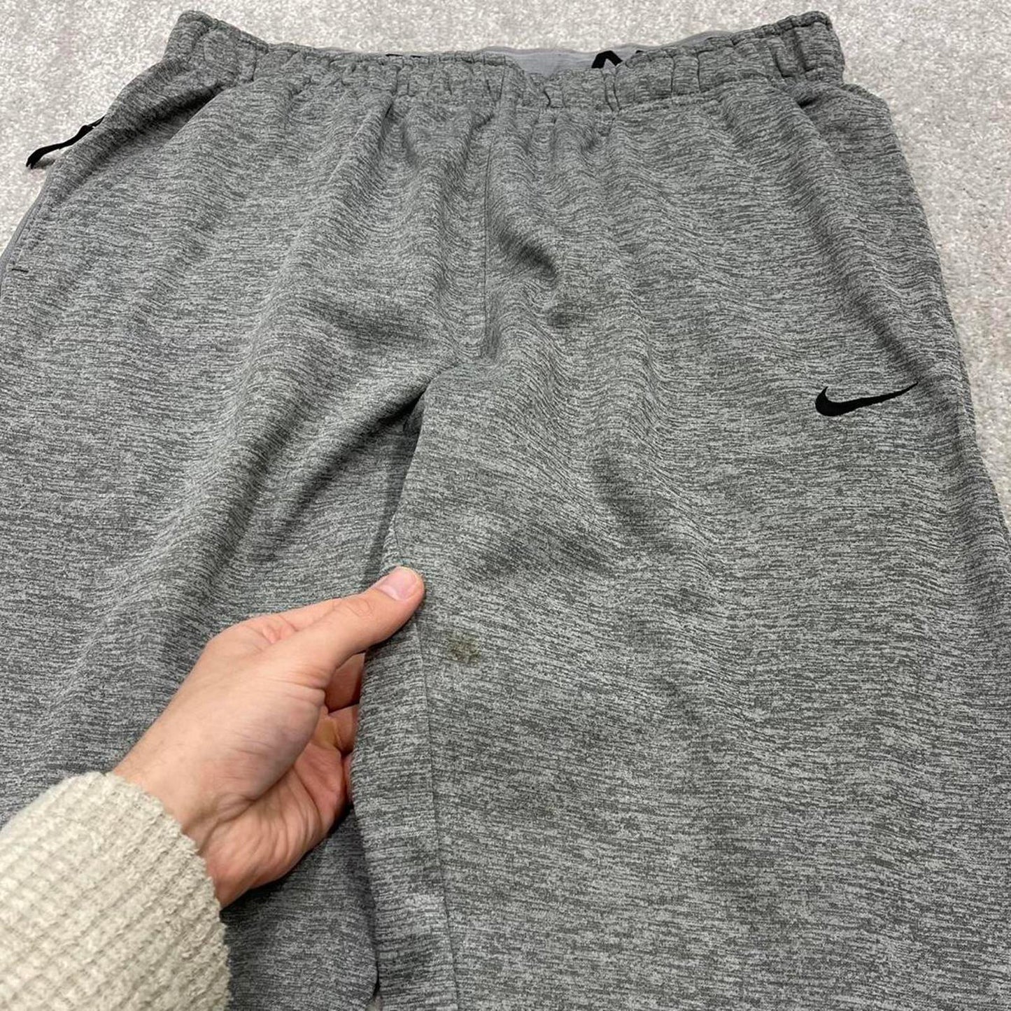 Y2K Nike loose sweatpants joggers grey Swoosh logo fleece lined gym drawstring track pants