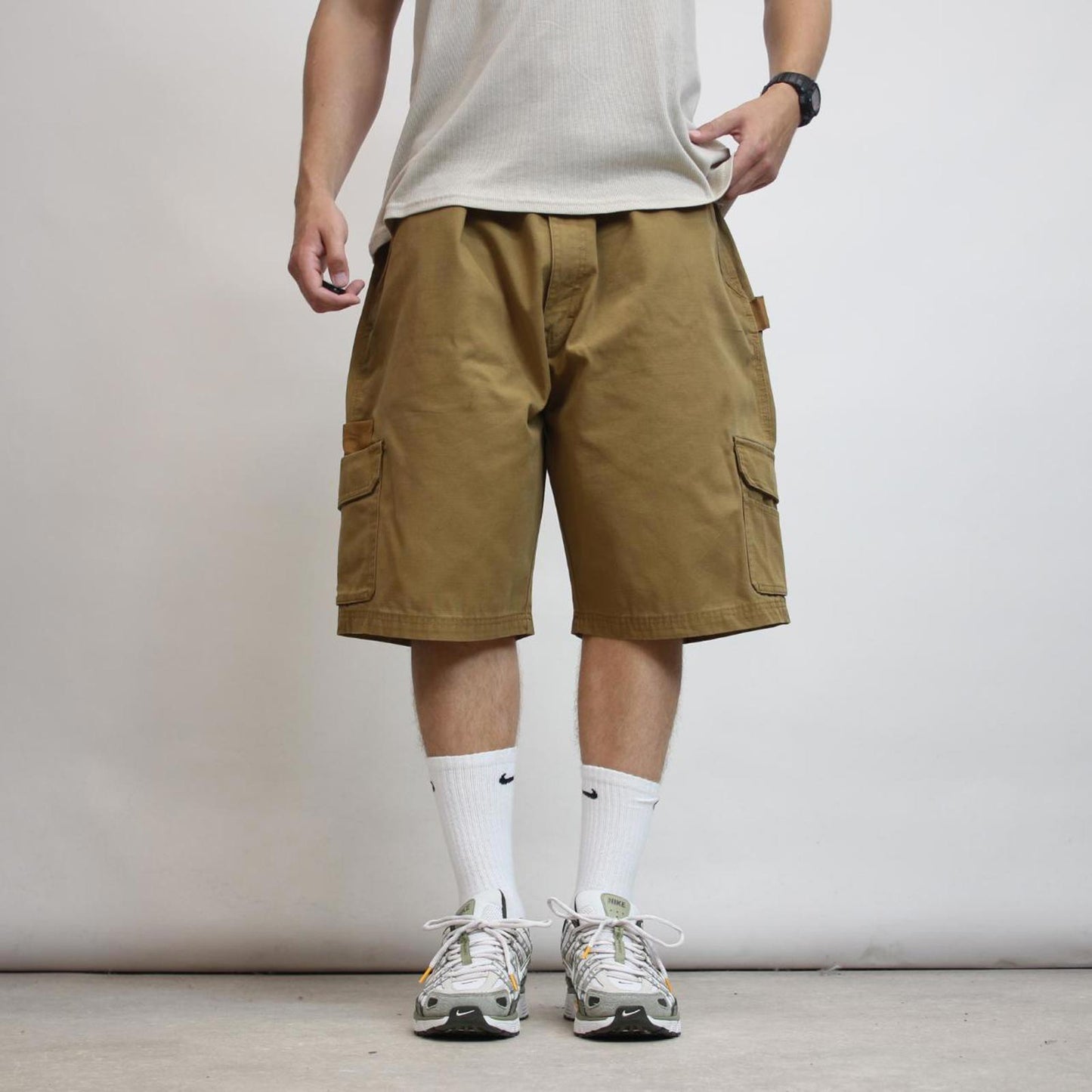 Tan Dickies cargo shorts W44