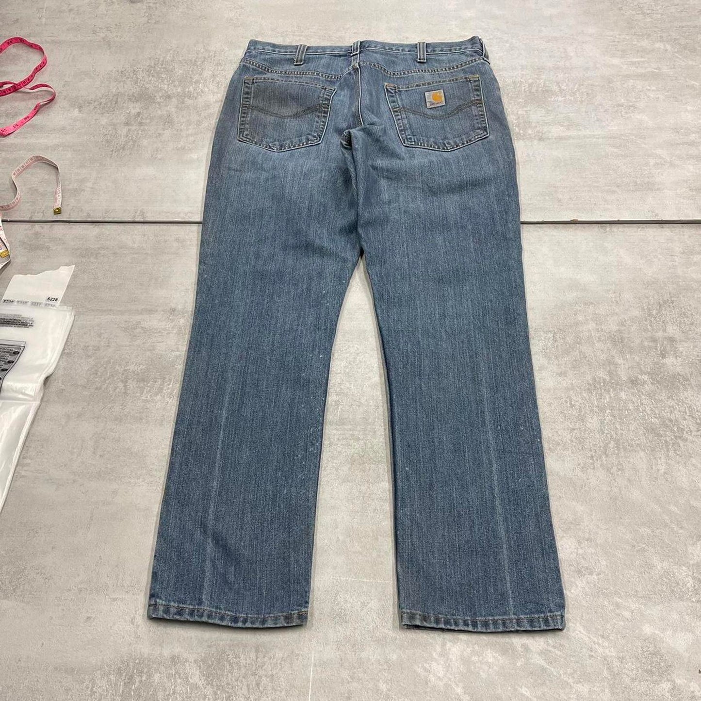 Blue Carhartt jeans W34L30 denim work 90s style skater jeans