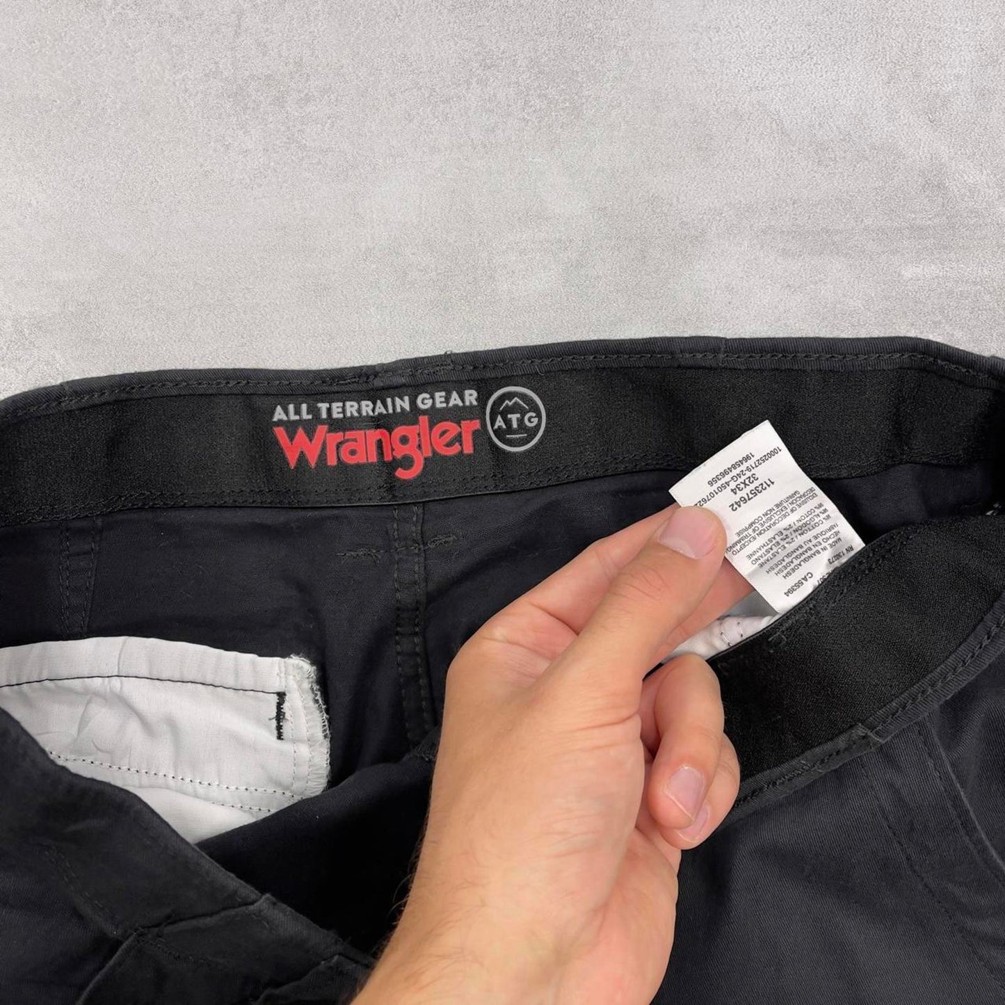 Black Wrangler cargo pants W32L34 loose cargo skater pants