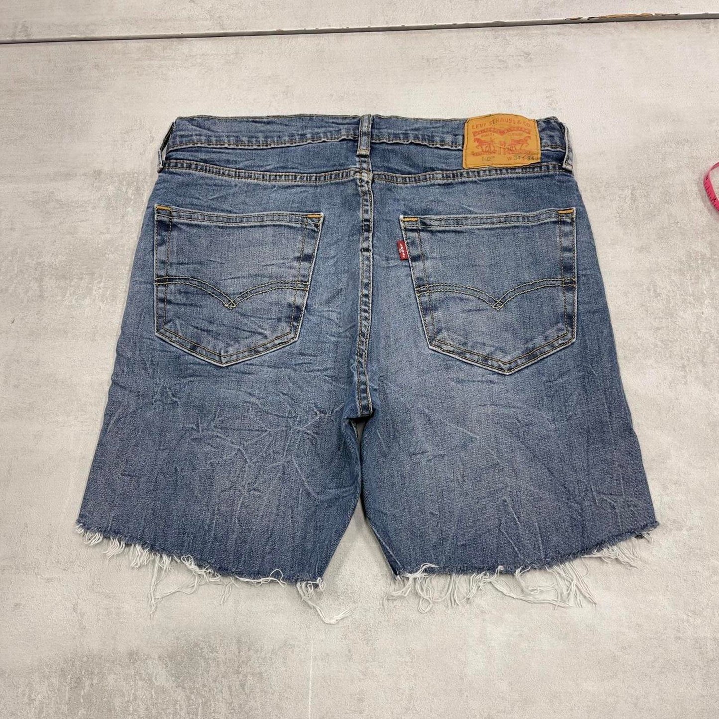 Mens Levi’s jorts W34