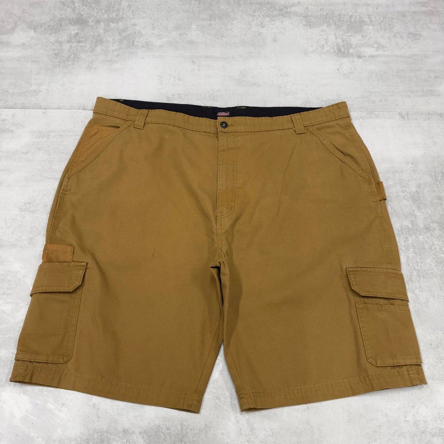 Tan Dickies cargo shorts W44