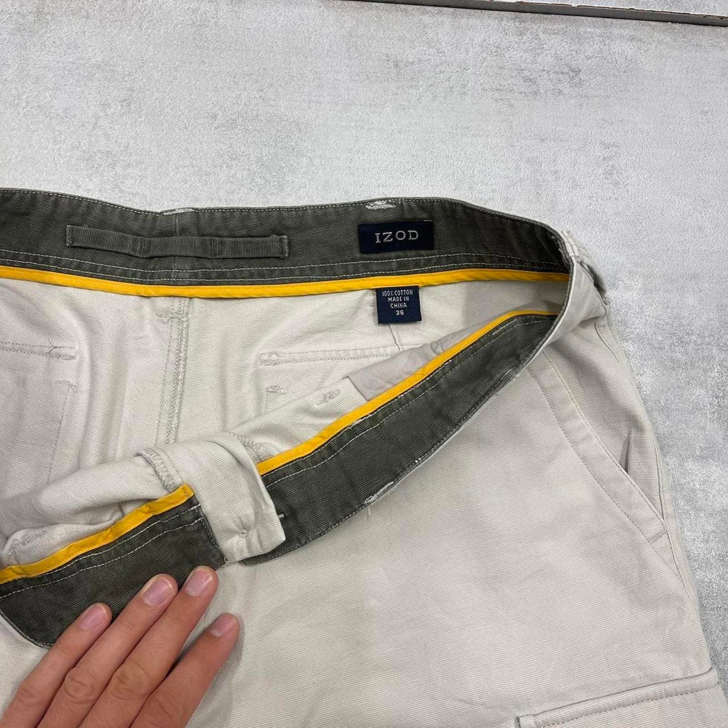 Beige IZOD cargo shorts W36