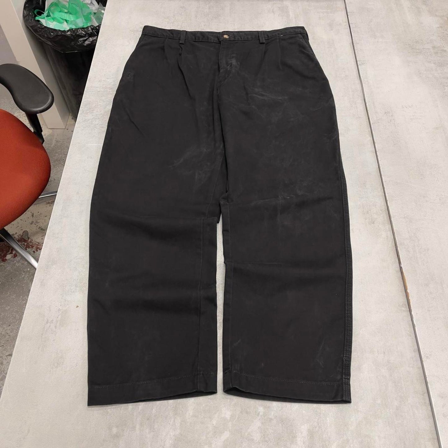 Baggy black pleated Carhartt pants W38L30