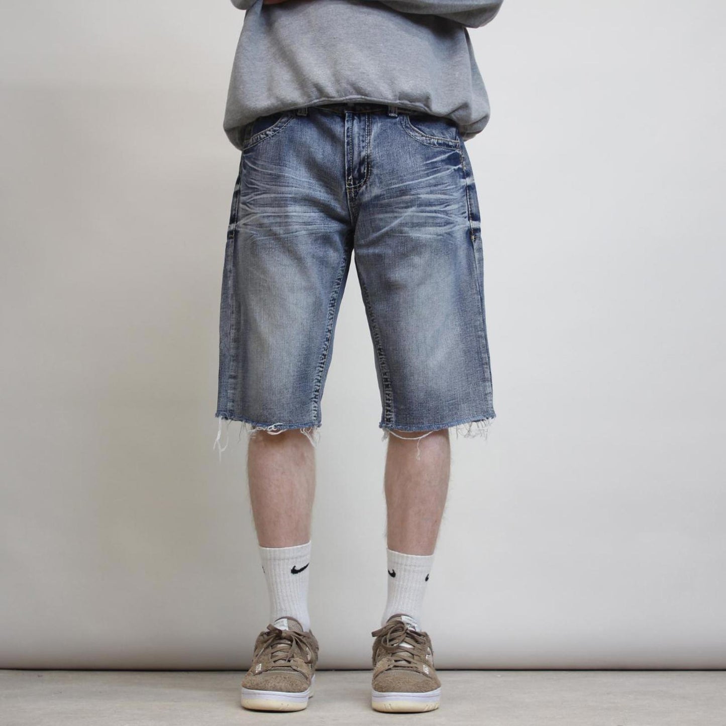 Embroidered denim shorts W36