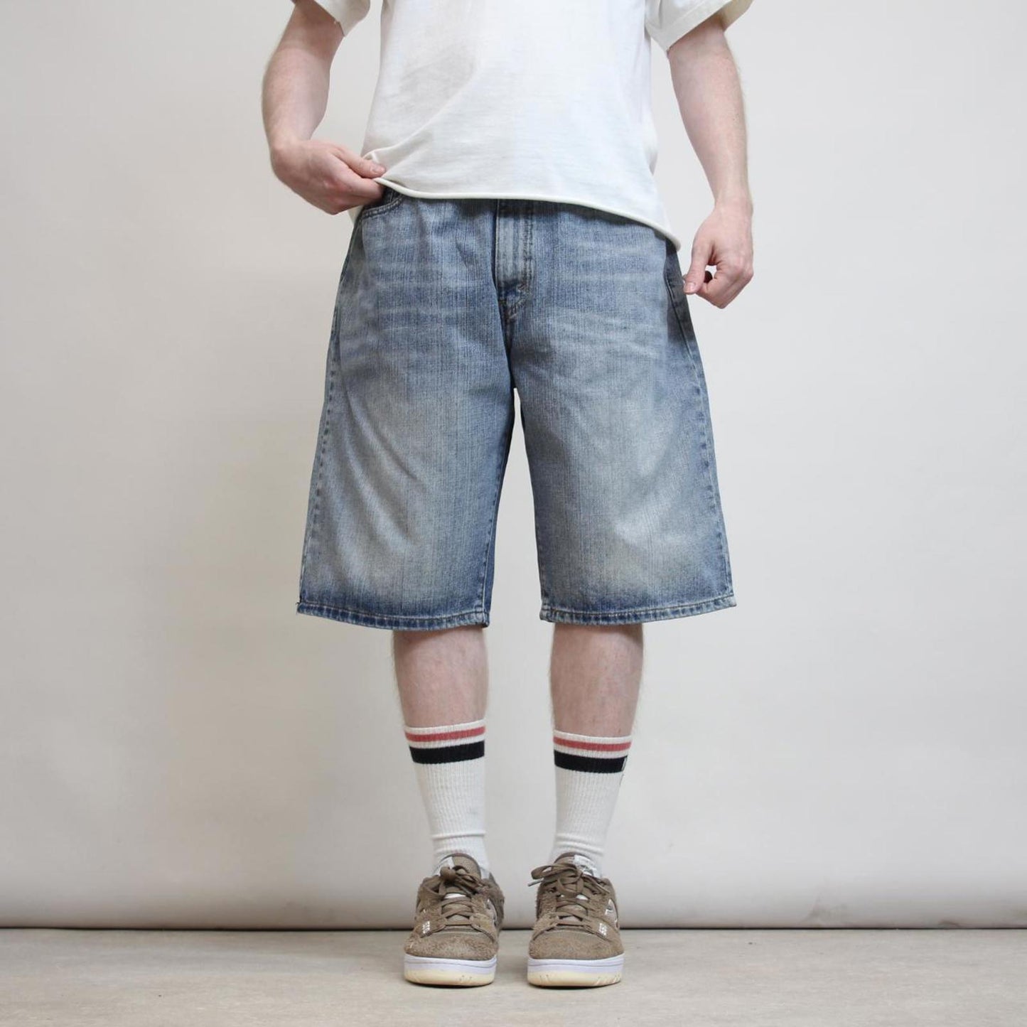 Mens Levi’s denim shorts W36
