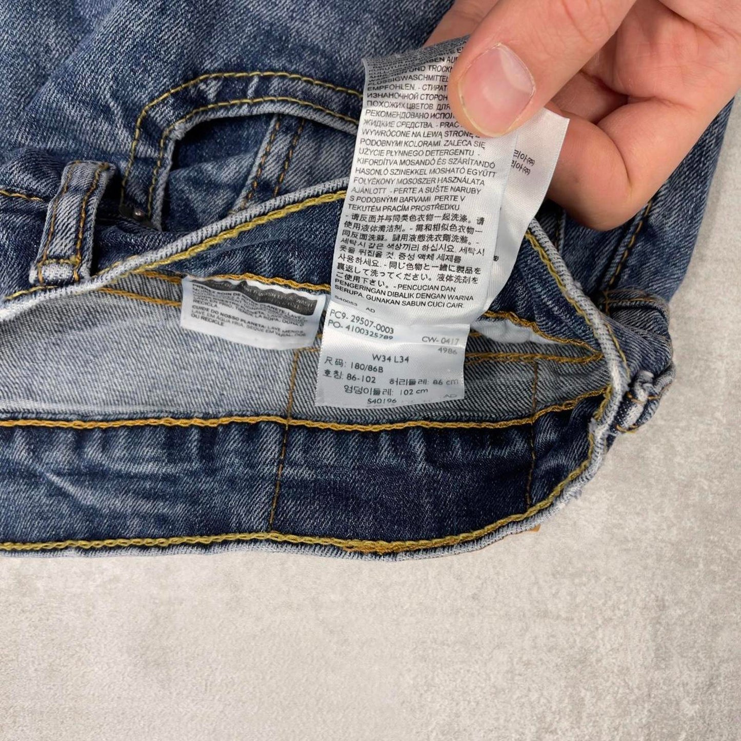 Mens Levi’s jorts W34