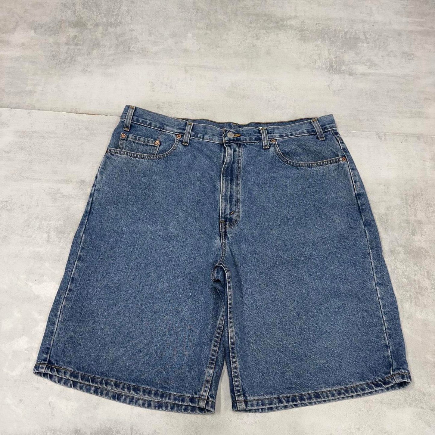 Mens Levi’s denim shorts W40
