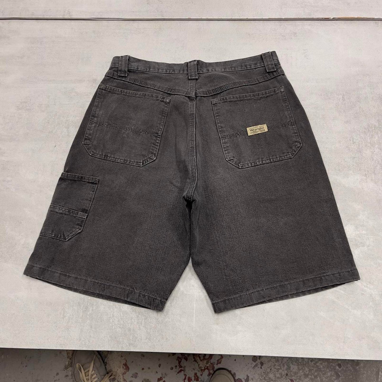 Black Wrangler carpenter jorts W31