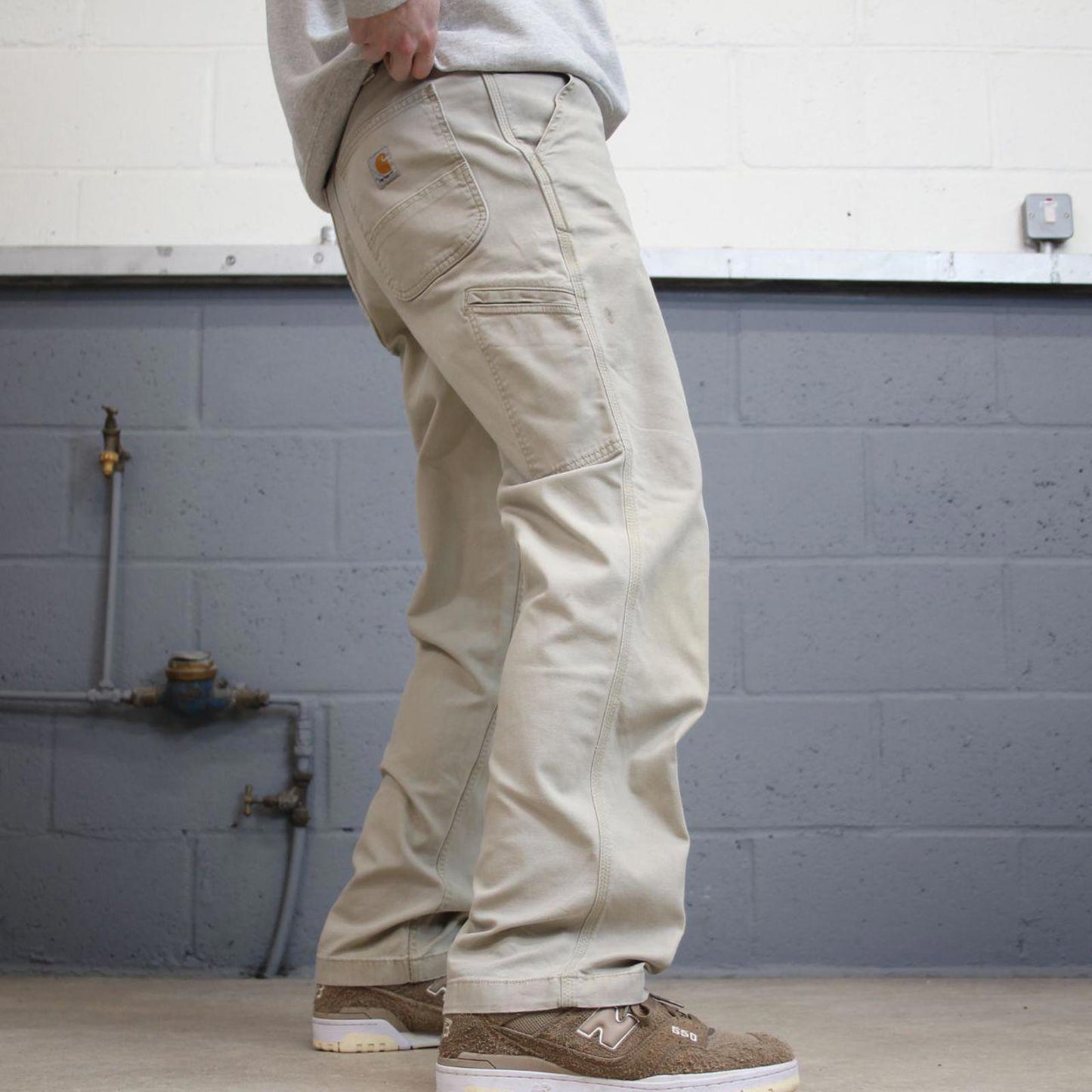 Beige Carhartt carpenter pants W34L32 relaxed fit 90s skater style cargos