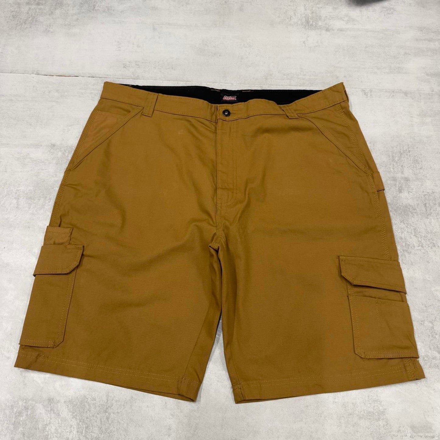 Baggy Tan Dickies cargo shorts W40