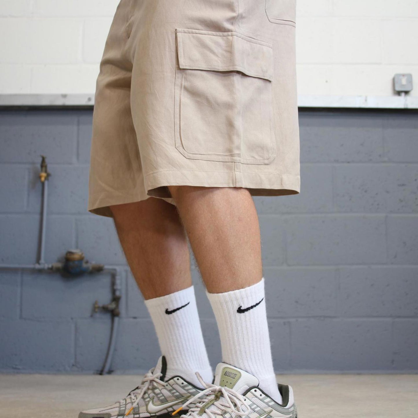 Baggy Tan IZOD cargo shorts W38