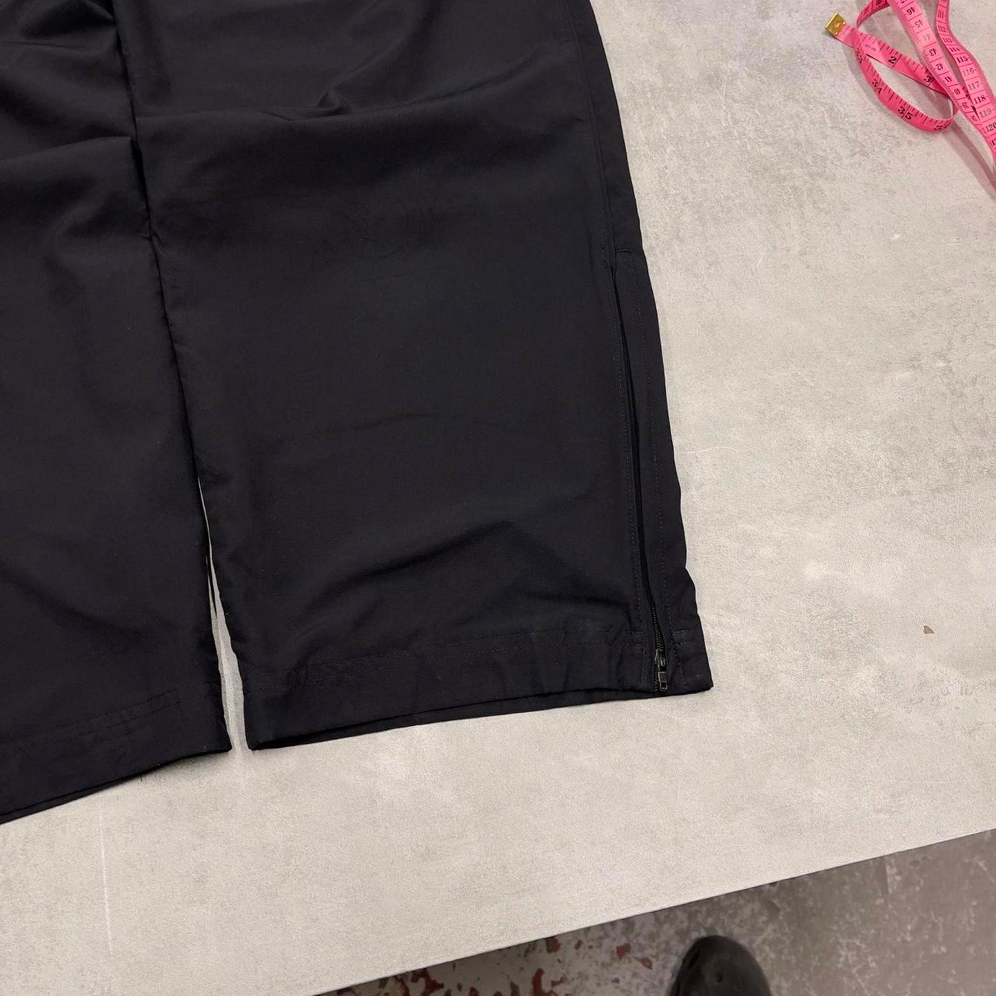 Baggy Nike Trackies L Black y2k 00s style wide leg joggers swoosh logo mesh lining