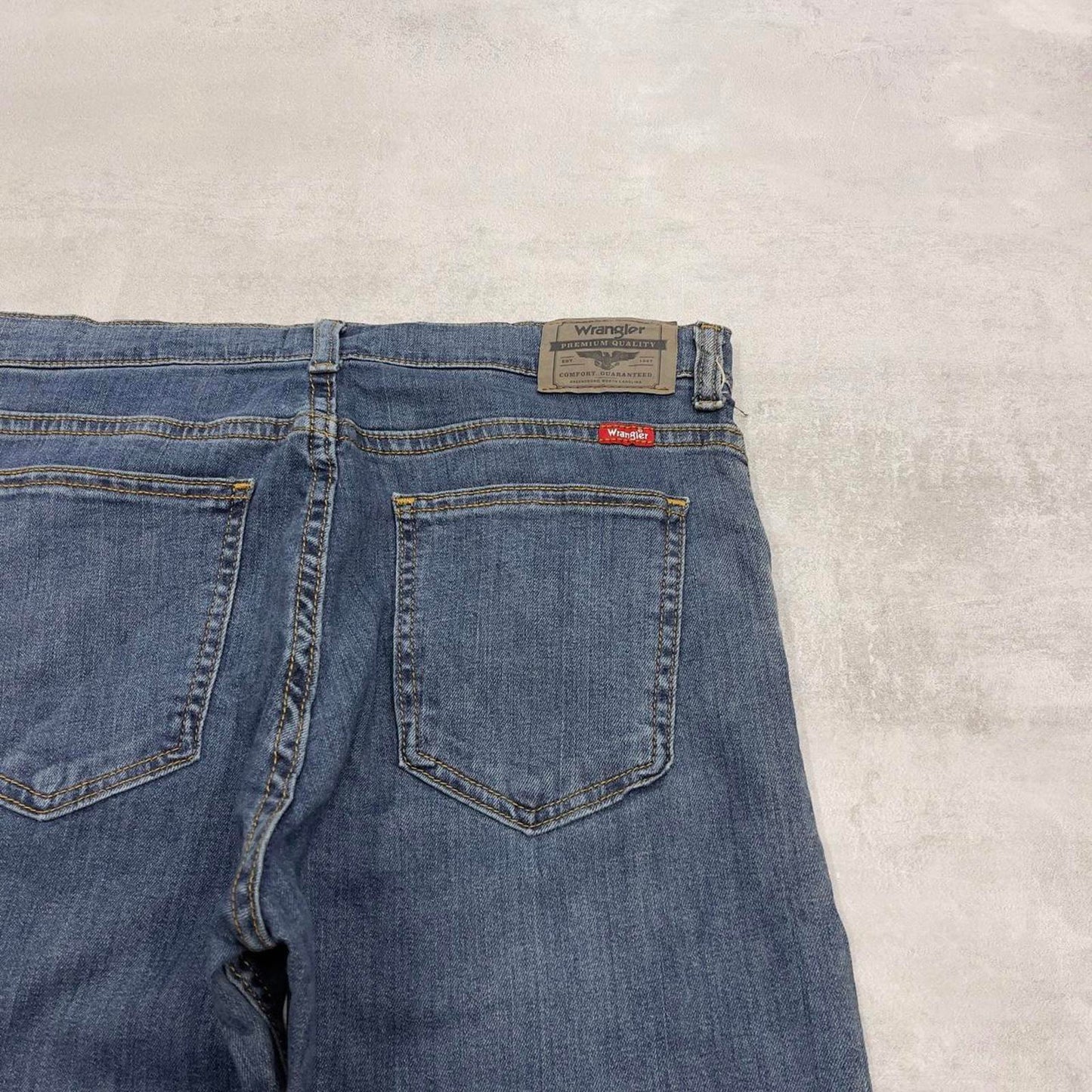Blue Wrangler jeans 16 W30L31 straight denim jeans tab logo