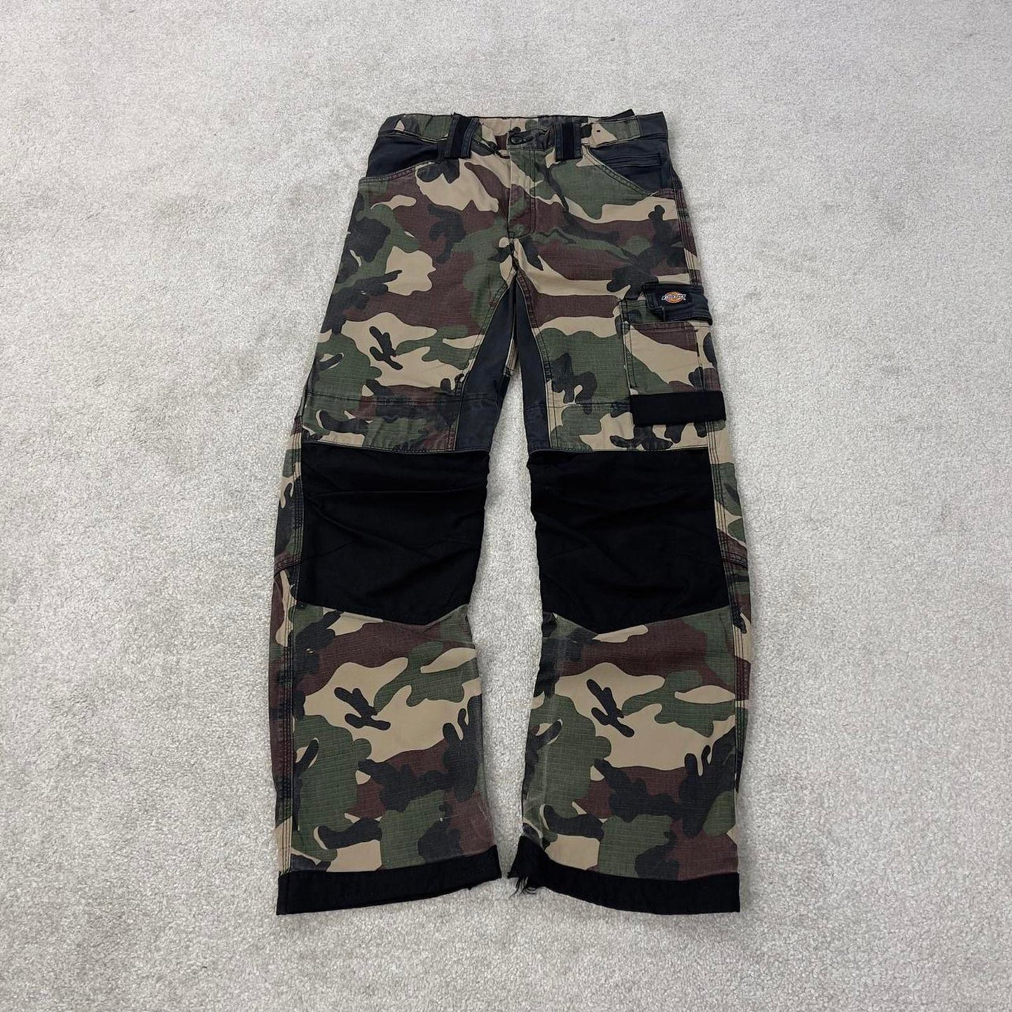 Camo Dickies cargo pants W30L32 faded green camouflage loose y2k style carpenter trousers