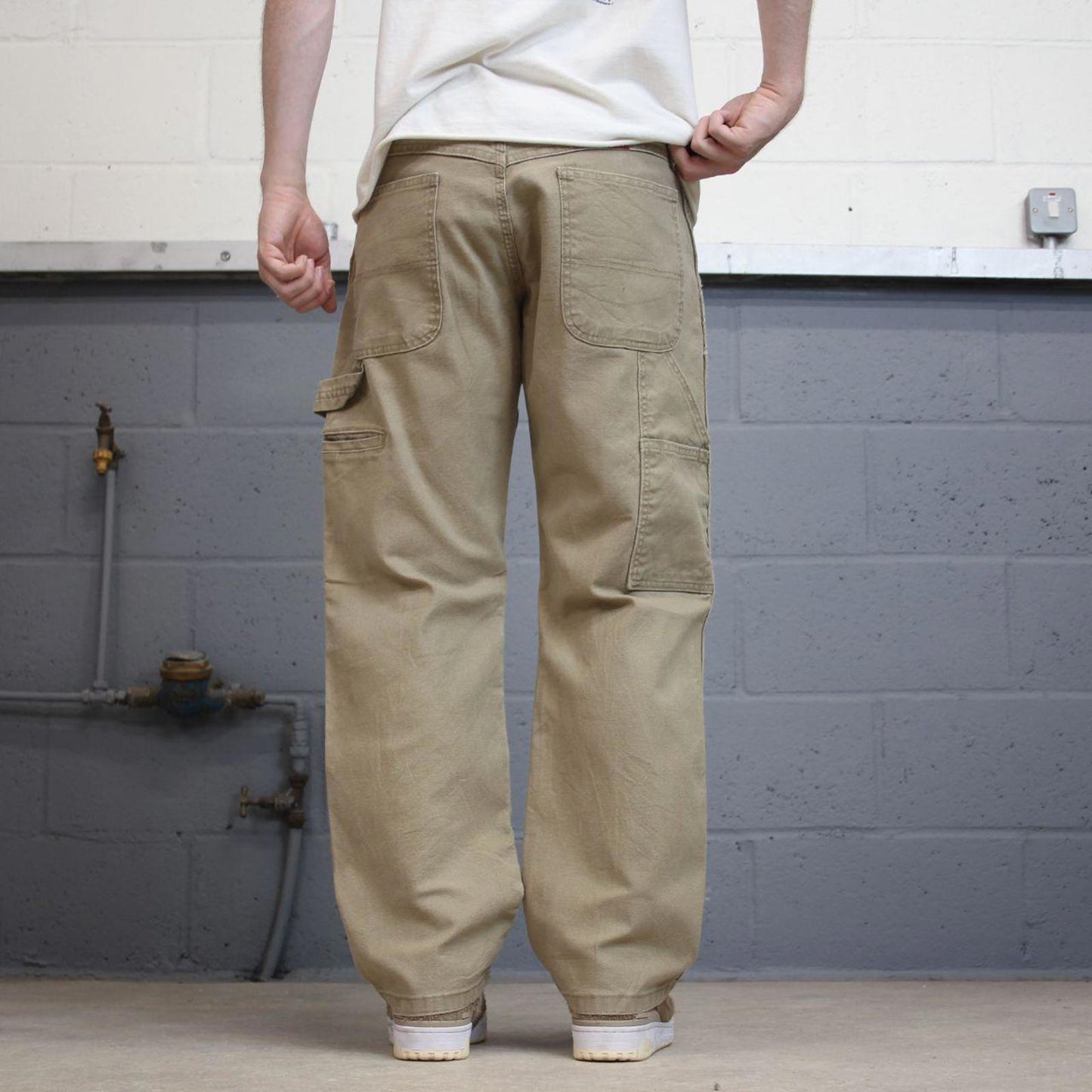 Tan Wrangler carpenter jeans W34L30 loose cargo skater style jeans