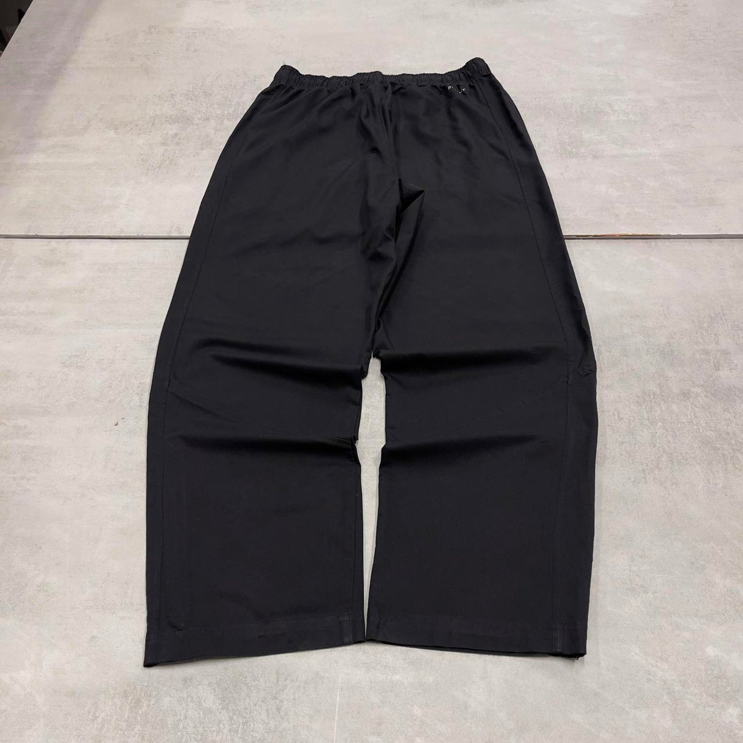 Baggy Nike Trackies L black y2k 00s style loose wide leg joggers embroidered swoosh logo