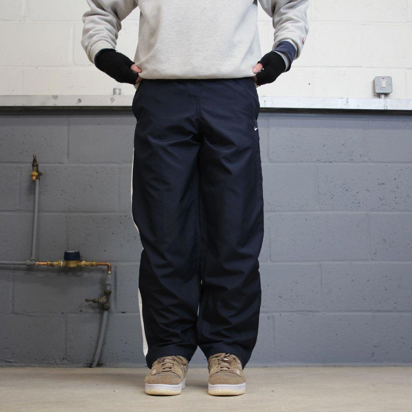 Navy Baggy Nike tracksuit bottoms Small mens loose y2k joggers swoosh logo trackies sporty style