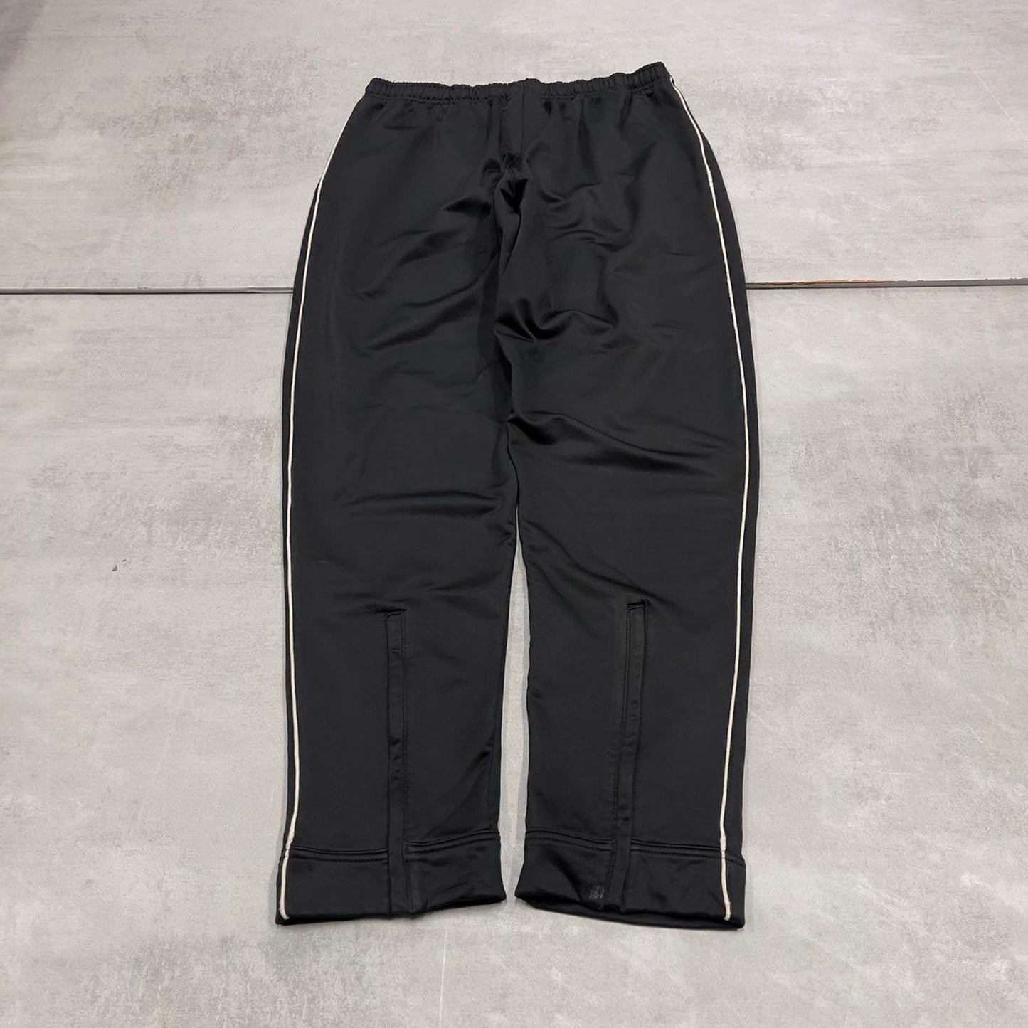 Black Nike trackies M 8-10 loose y2k floaty leg joggers embroidered logo