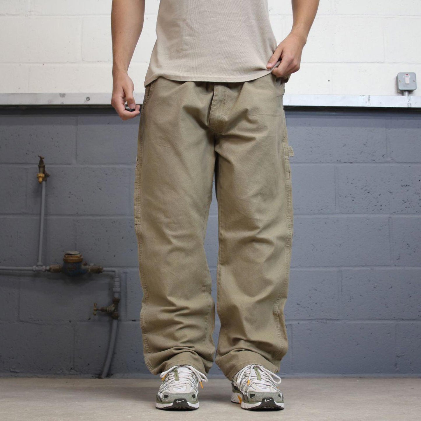 Khaki Wrangler carpenter jeans W40L32 loose cargo skater style jeans