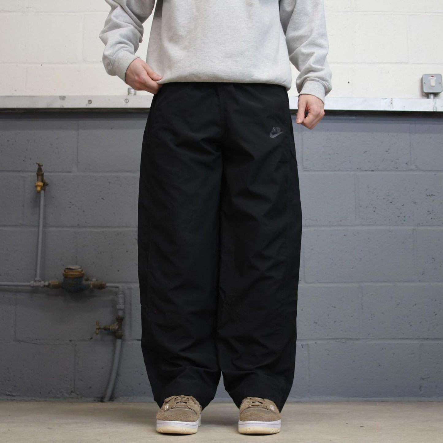 Baggy Nike Trackies M Black y2k 00s style loose wide leg joggers swoosh logo soft lining