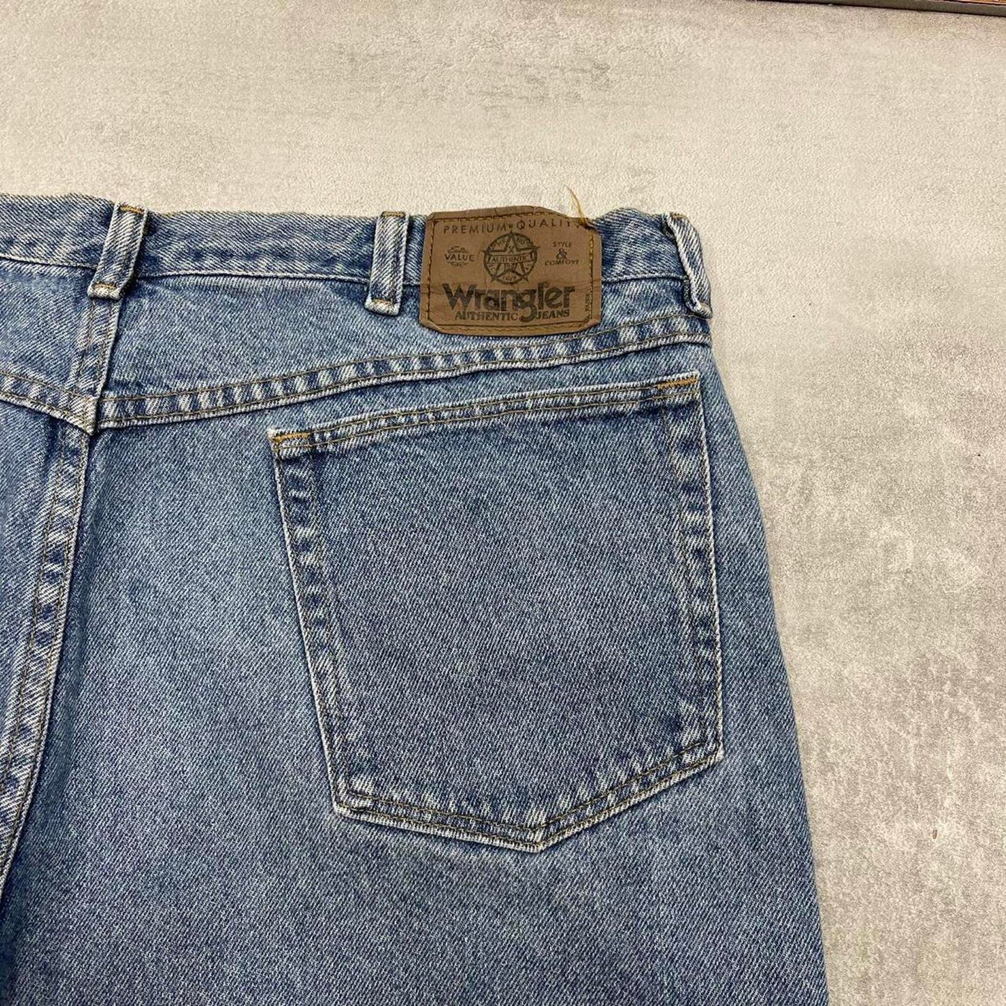 Mens blue denim Wrangler jorts W38