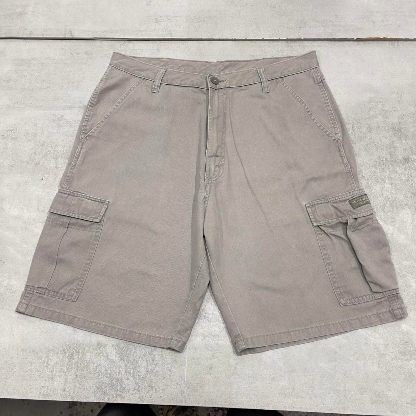 Baggy Wrangler cargo shorts W36