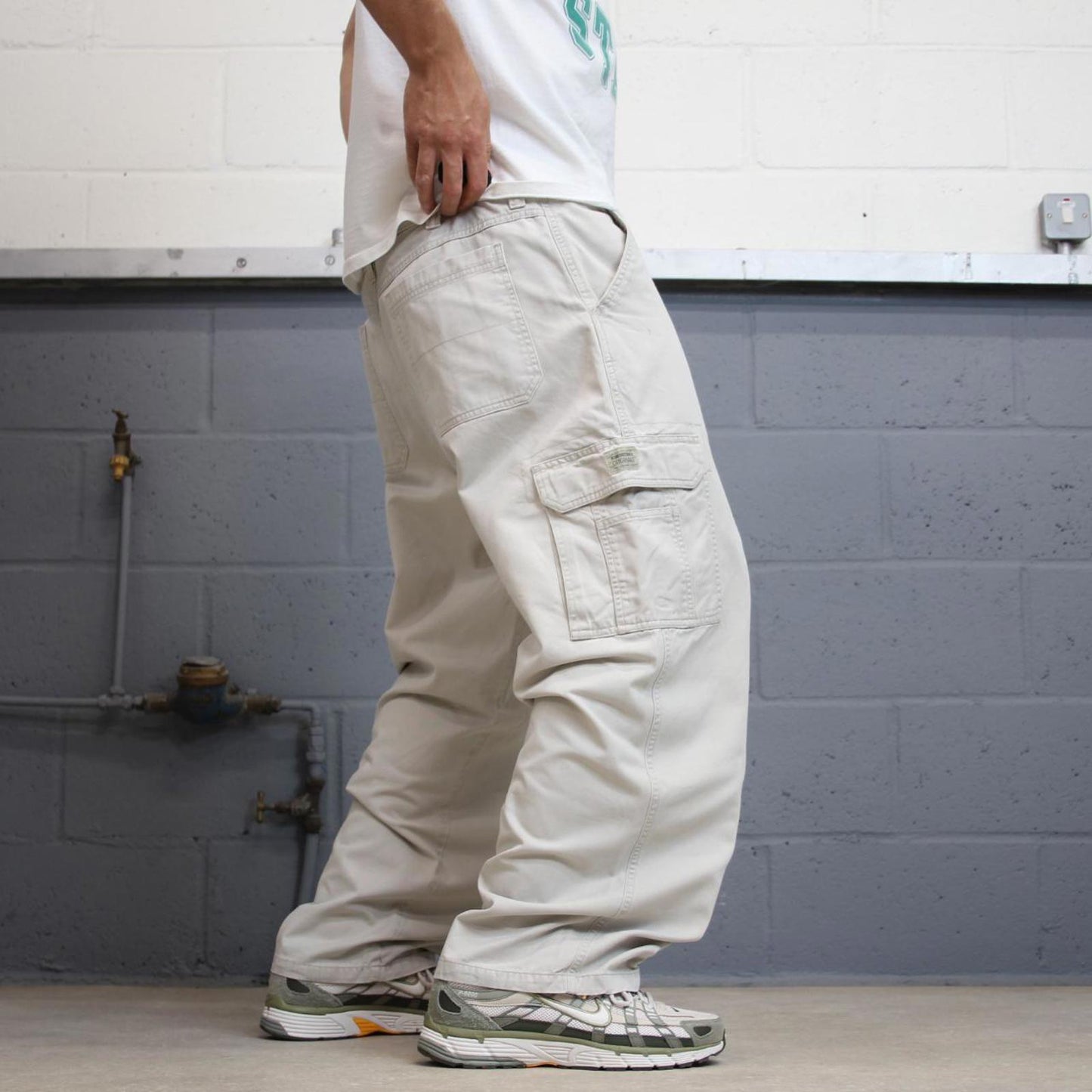 Baggy Wrangler cargo pants W38L30 beige wide leg y2k style trousers