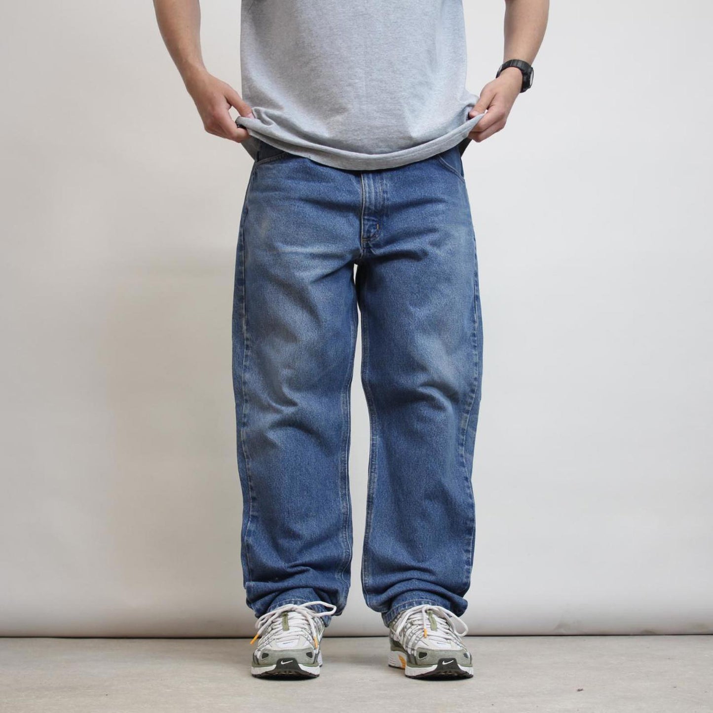 Blue vintage Carhartt jeans W40 L32 Loose traditional fit thick denim work jeans