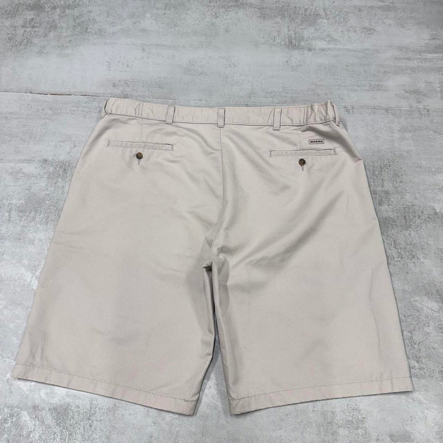 Baggy Beige Dickies shorts W42