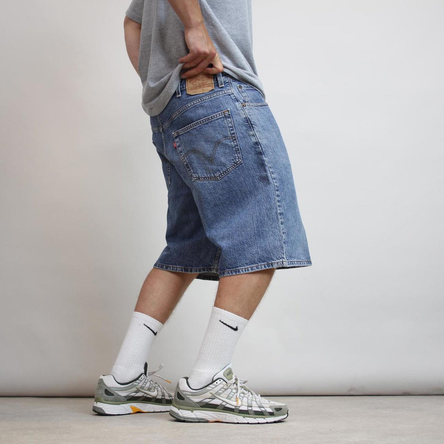 Vintage baggy Levi's 550 denim jean shorts W38