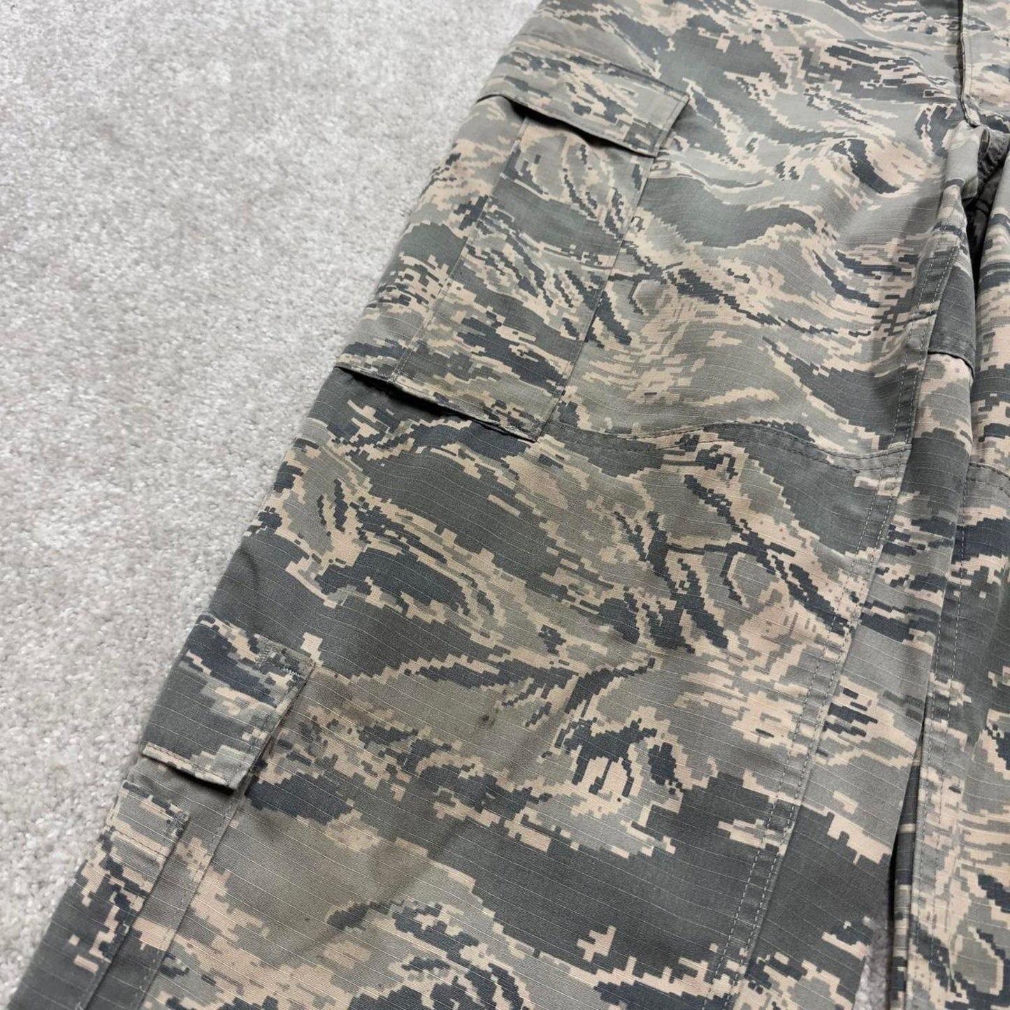 US Air Force Camo cargo pants W32L32 khaki camouflage y2k style cargo trousers