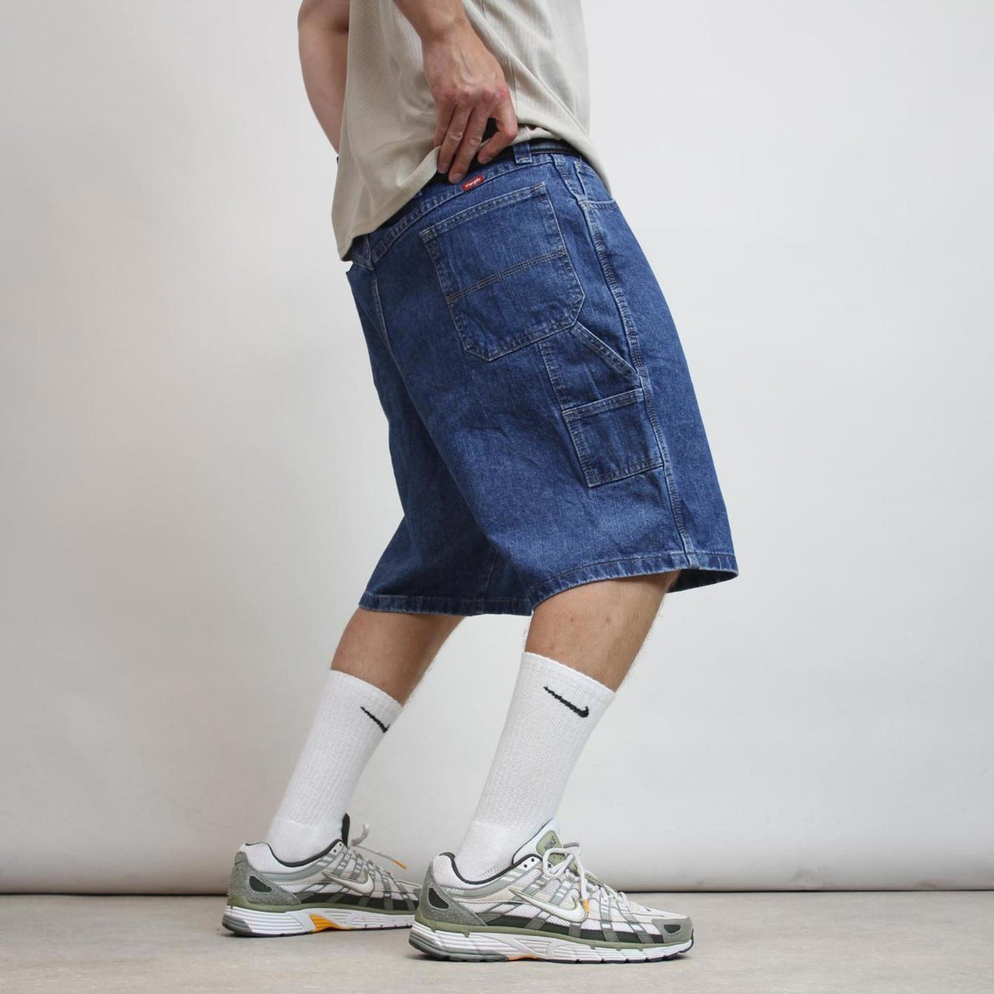 Mens baggy Wrangler carpenter jorts W42