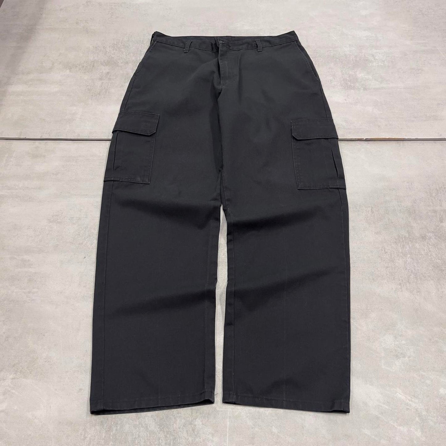 Baggy black Dickies cargo trousers W36L32
