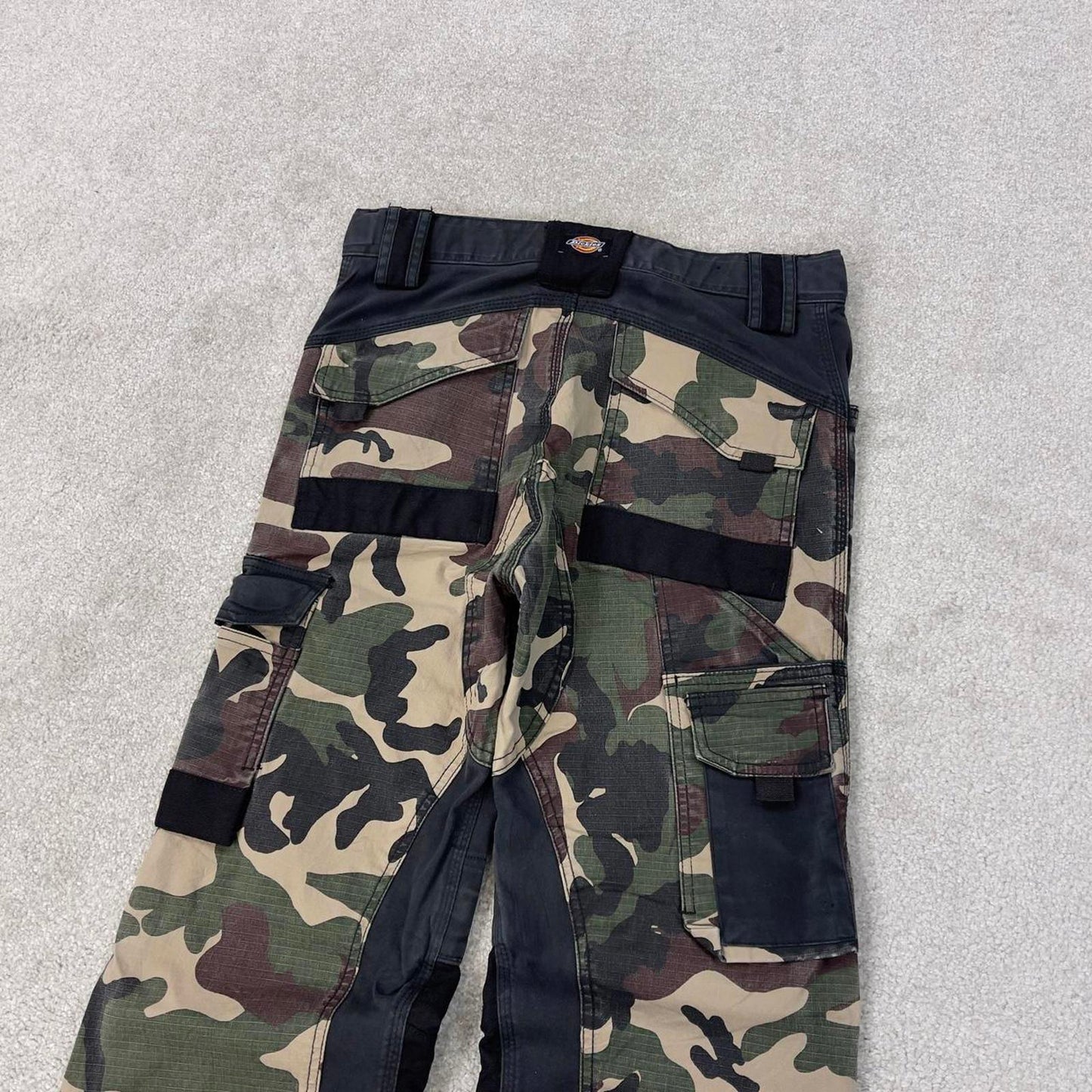 Camo Dickies cargo pants W30L32 faded green camouflage loose y2k style carpenter trousers