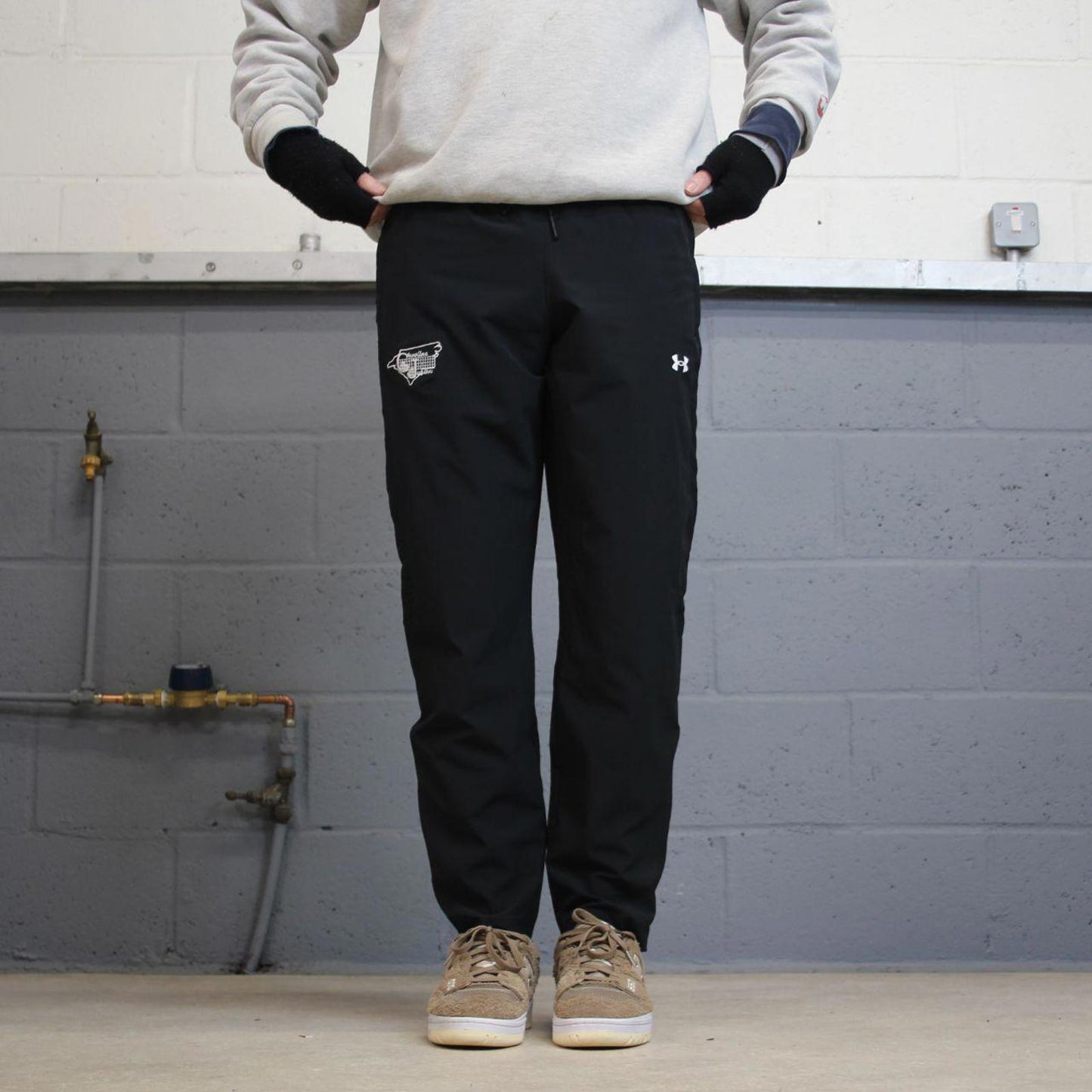 00s Under Armour tracksuit bottoms y2k M black joggers print logo gym wear trackies